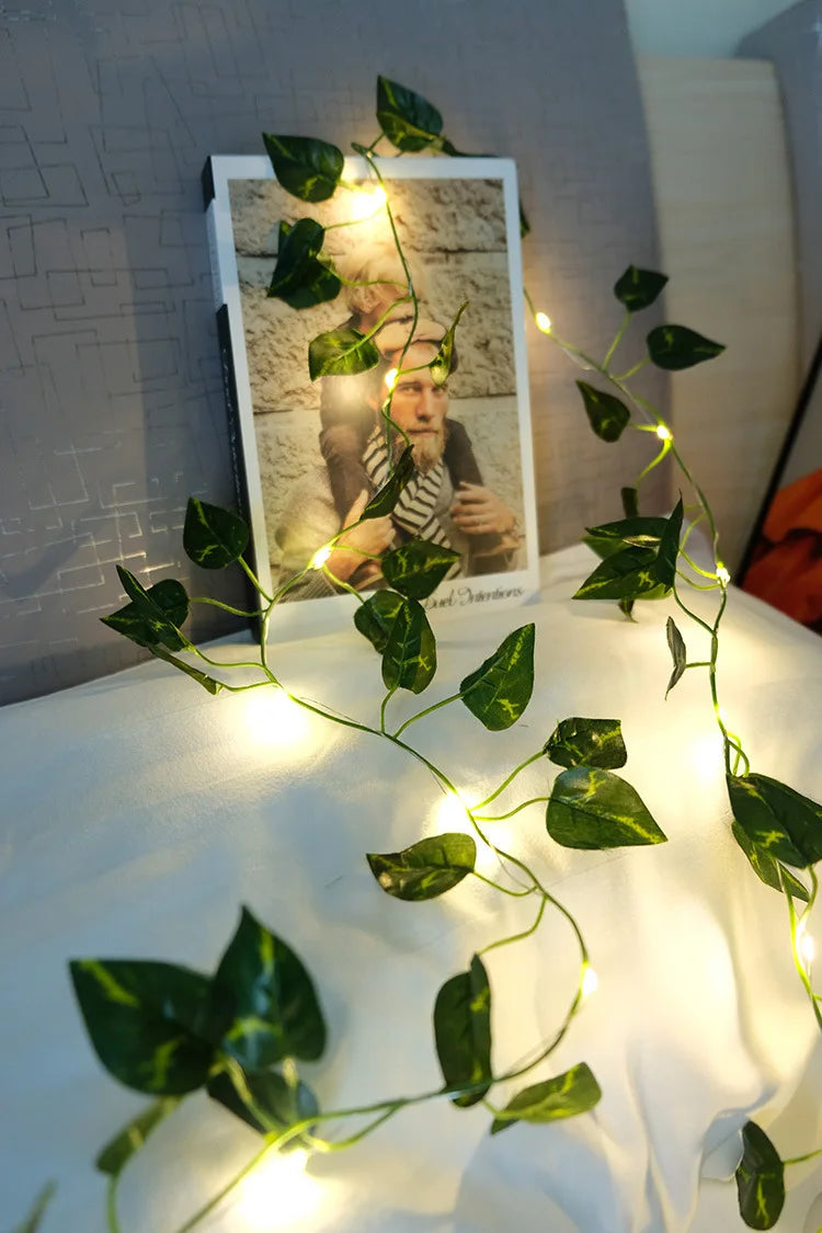 Viță de vie de iederă cu frunze verzi false de 2 metri cu șir de lumini LED pentru decorarea dormitorului de acasă, ghirlandă de plante artificiale strălucitoare, decor pentru acasă