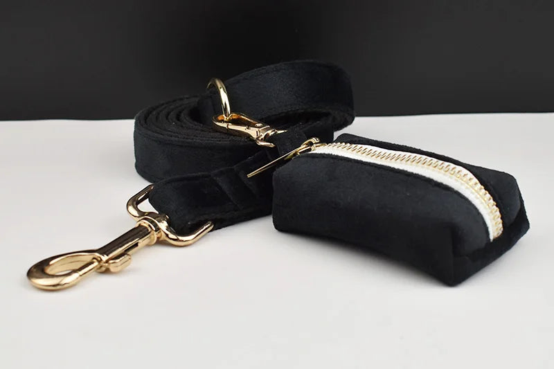 Set Deluxe pentru membrul pufos al familiei - Accesorii Deluxe din catifea neagra pentru catei - Accesoriile pot fi gravate (nu se vand personalizate!)