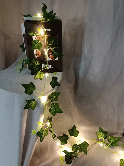 Viță de vie de iederă cu frunze verzi false de 2 metri cu șir de lumini LED pentru decorarea dormitorului de acasă, ghirlandă de plante artificiale strălucitoare, decor pentru acasă