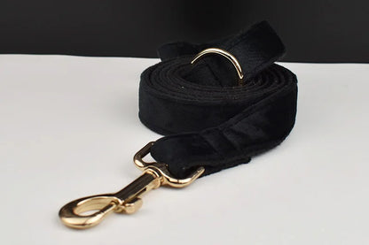 Set Deluxe pentru membrul pufos al familiei - Accesorii Deluxe din catifea neagra pentru catei - Accesoriile pot fi gravate (nu se vand personalizate!)