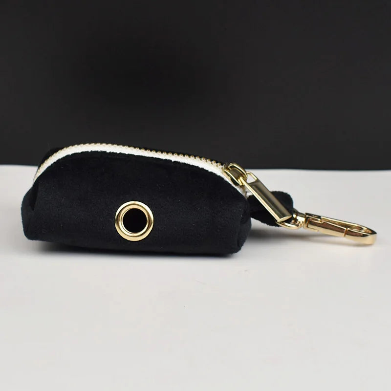 Set Deluxe pentru membrul pufos al familiei - Accesorii Deluxe din catifea neagra pentru catei - Accesoriile pot fi gravate (nu se vand personalizate!)